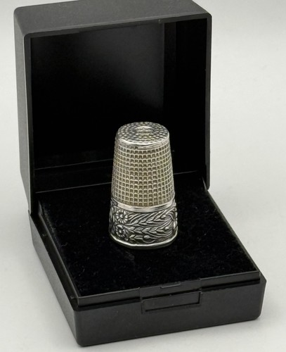 Hallmarked silver thimble - silver,
