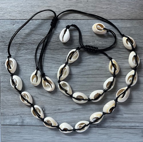 Cowrie shell necklace - , &