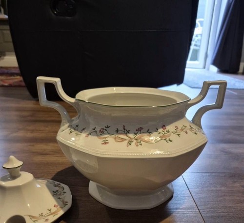 Eternal beau soup tureen - beau,