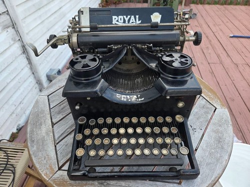 1925 royal model desktop - 10,