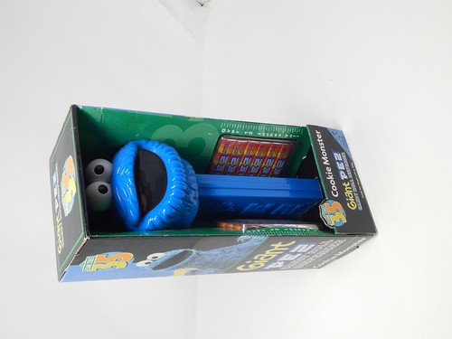 Sesame street cookie monster - cookie,