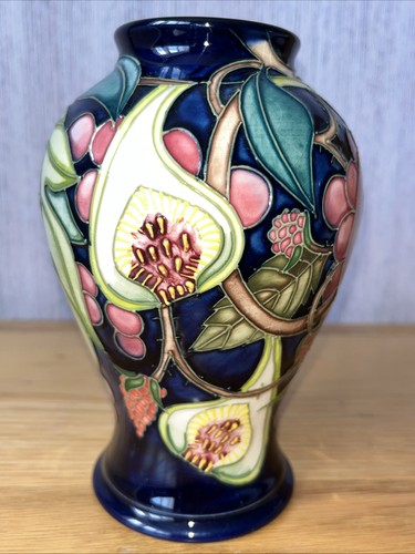 Queens choice moorcroft vase - moorcroft,
