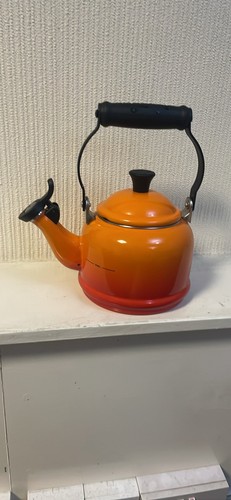 Creuset orange whilstling - creuset,