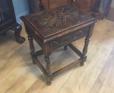 A QUALITY ANTIQUE SOLID CARVED