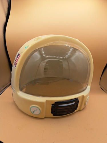 Plastic astronaut helmet - plastic,