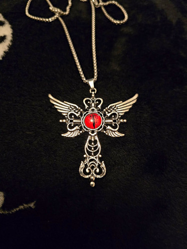 Silver tone winged - silver, cross