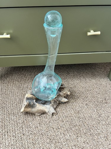 Wine decanter with - stopper, on