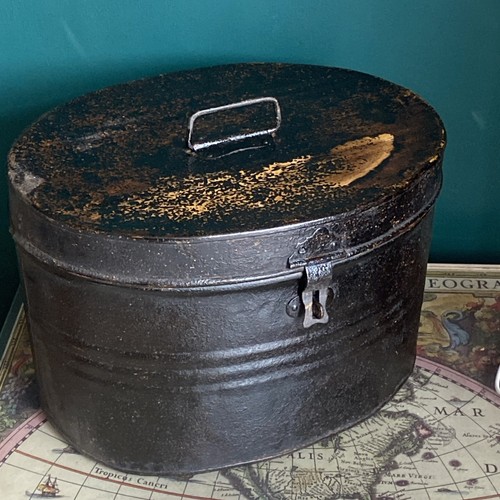 Victorian metal hat box - xl,
