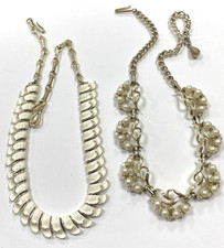 vintage lot 2x necklaces
