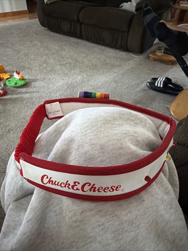 Chuck cheese pizza time - cheese,