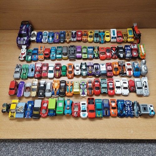 Job lot 100 hot wheels - 100,