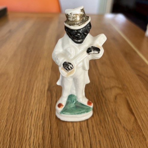 Old figurine black - of,
