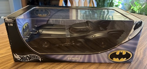 Hot wheels batmobile new in - hot,