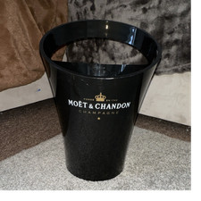 Moët chandon black plastic - chandon,