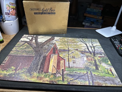 Victory gold box - box, vintage