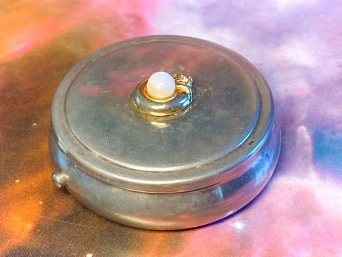 Minimalist silver tone with