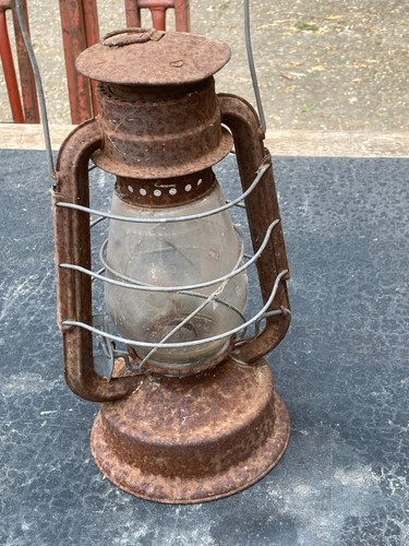 Old kerosene lamp - lamp, chalwyn