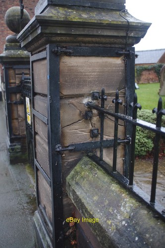 Photo 6x4 stone work - in, cage