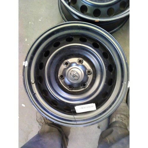 Rim wheel toyota - rim,