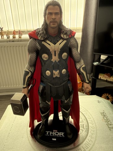 Hot toys thor - the, dark