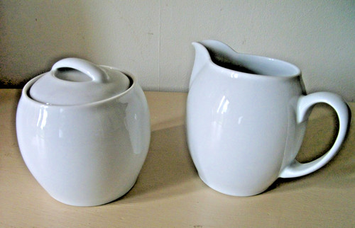 Denby white lidded sugar - lidded, bowl