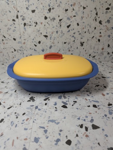 Tupperware serving dish - serving, blue