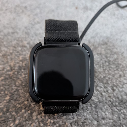 Fitbit versa smartwatch - versa, 2