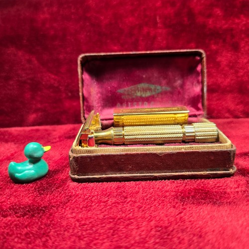 Nice vintage 1946 gillette - nice,
