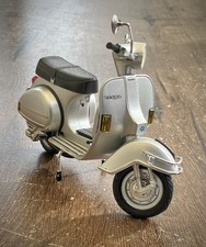 NewRay Vespa P200E Model
