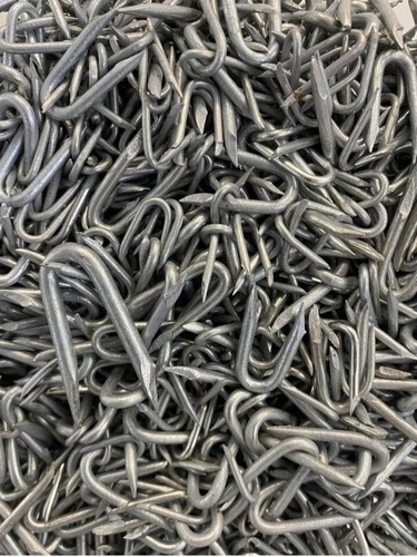 Galvanised staples nails - u,