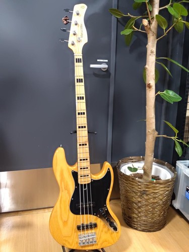 Sire marcus miller - miller, vintage