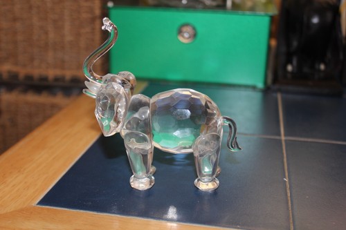 Small glass elephant - small,