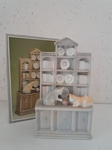 Porcelain dresser cat - porcelain,