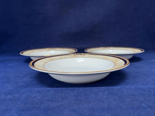 Wedgwood cornucopia lipped - 8",