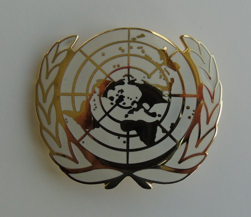 United nations cap badge - nations, beret