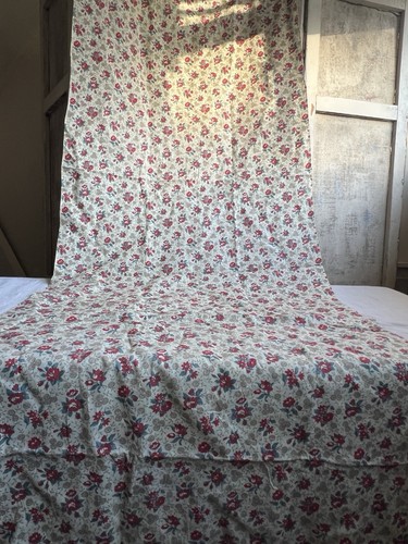 Vintage pink floral fabric - pink,
