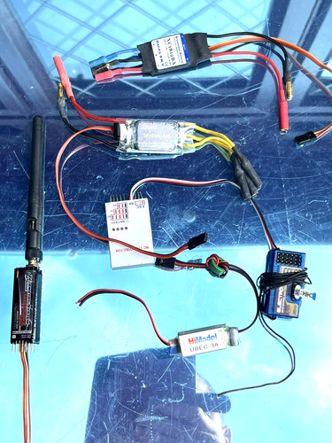 Aeroplane esc ubec 3amp - aeroplane,