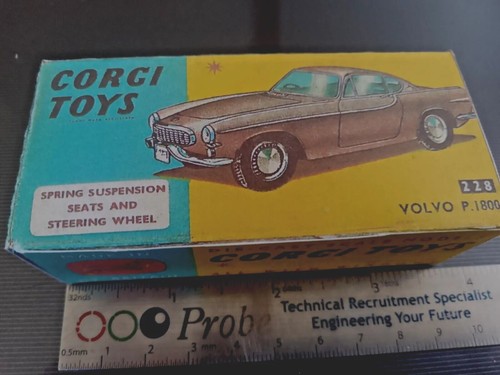 Corgi 228 volvo 1800 - 228,