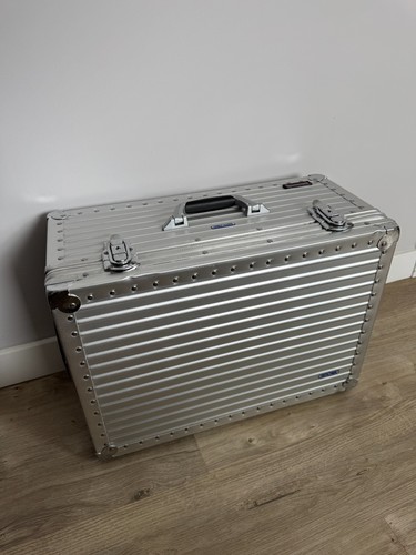 Rimowa tropicana photography - rimowa,
