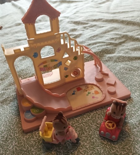 Sylvanian families baby casle - families,