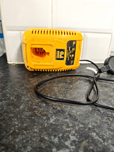 Dewalt dcb105 18v - 18v, xr