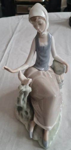 Lladro shepherdess with - with, dove