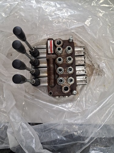 Tilt and slide bed valve - tilt, block