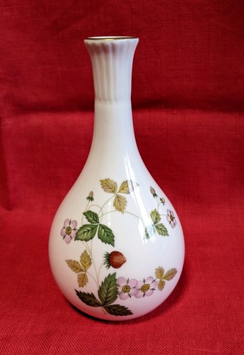 Wedgwood wild strawberry bud - wedgwood,