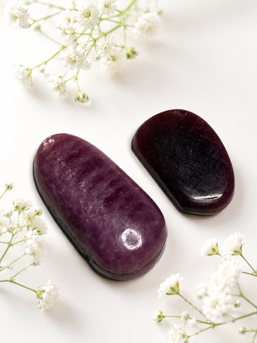 Ruby cabochon crystal - ruby, natural