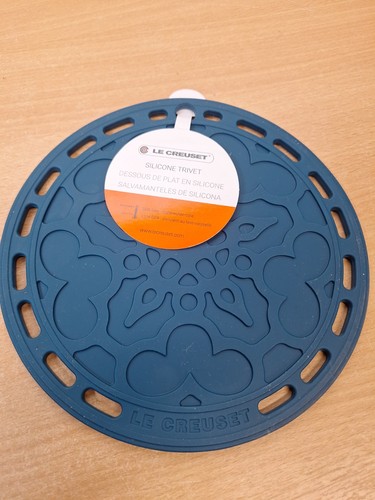 Creuset silicone trivet - le,