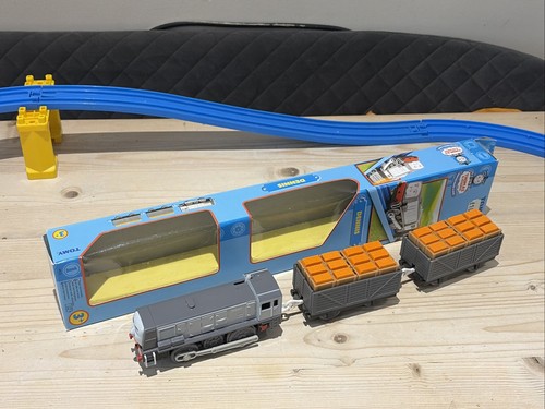 Thomas trackmaster dennis - thomas,