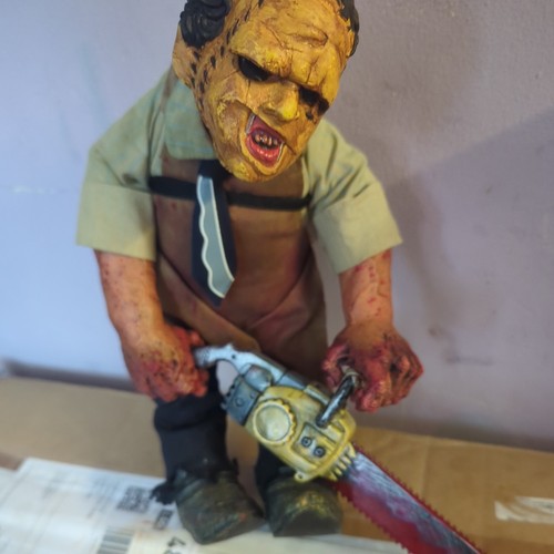Mezco leatherface large - leatherface,