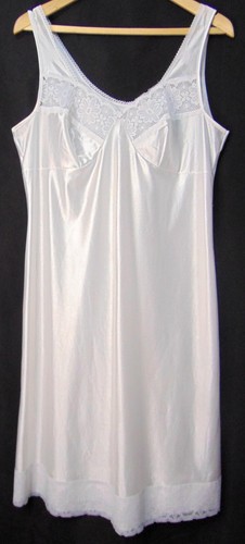 Vintage 1970s slip white lace