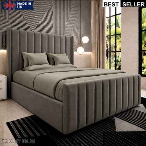 Upholstered line panel winged - line,